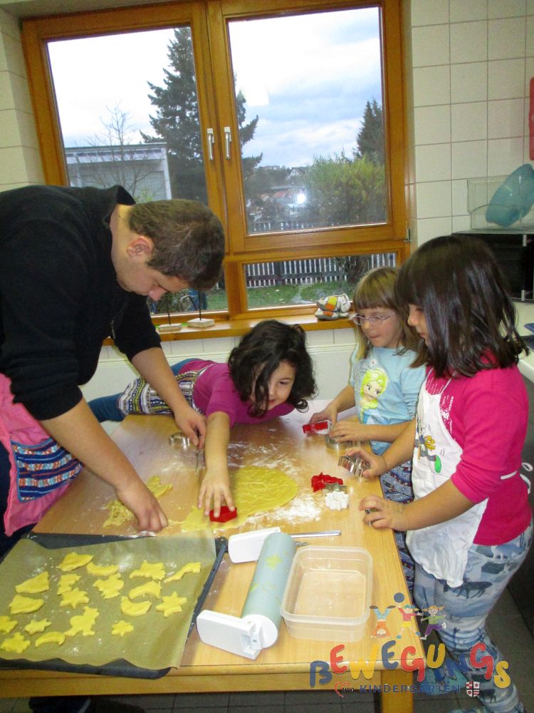 Beim Plätzchen backen - Kindergarten im Brombachtal/Odenwald