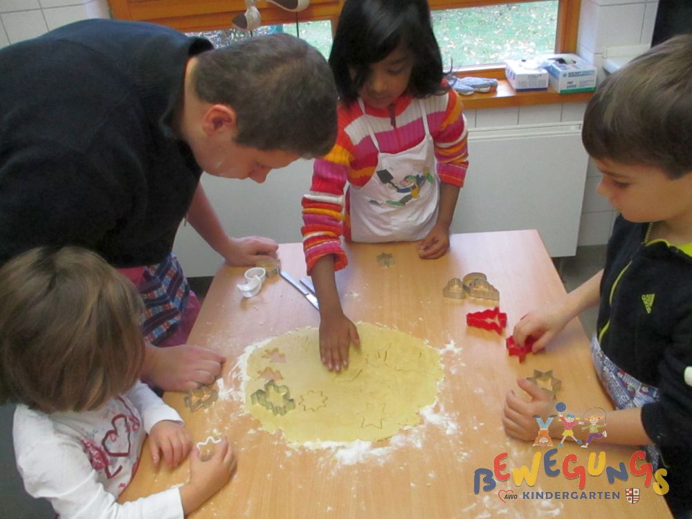 Beim Plätzchen backen - Kindergarten im Brombachtal/Odenwald
